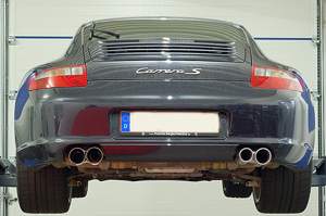 Porsche 997 - DW-Endrohre links und Originale rechts