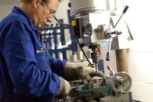 Herstellung Edelstahl-Auspuffanlagen in Handarbeit