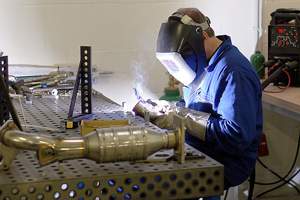 Herstellung Edelstahlauspuffanlage in Handarbeit