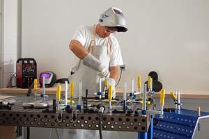 Edelstahlauspuff - Herstellung am 3D-Schweißtisch